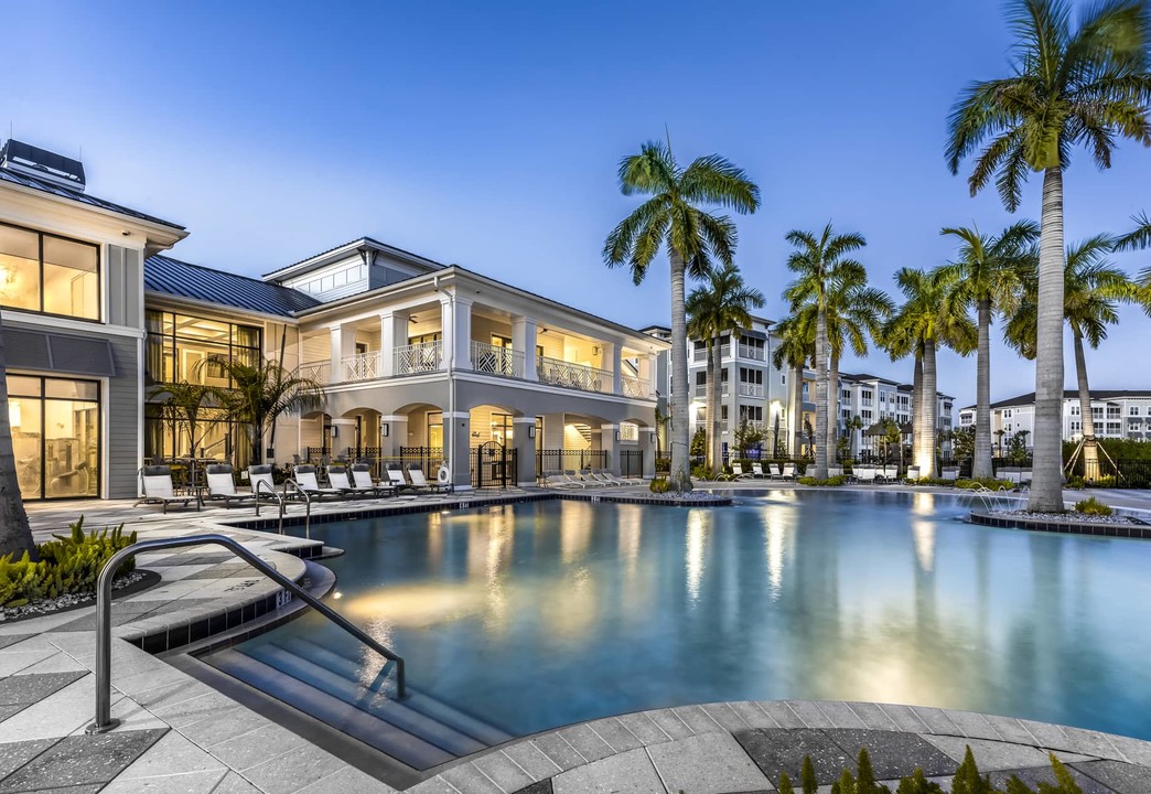 Peridot Palms in St. Petersburg, FL - Building Photo