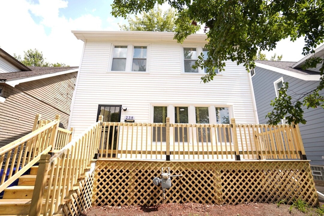 This beautifully updated 3-bedroom, 1-bath in Detroit, MI - Building Photo
