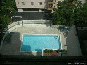 911 E Ponce De Leon Blvd-Unit -803 in Coral Gables, FL - Foto de edificio - Building Photo