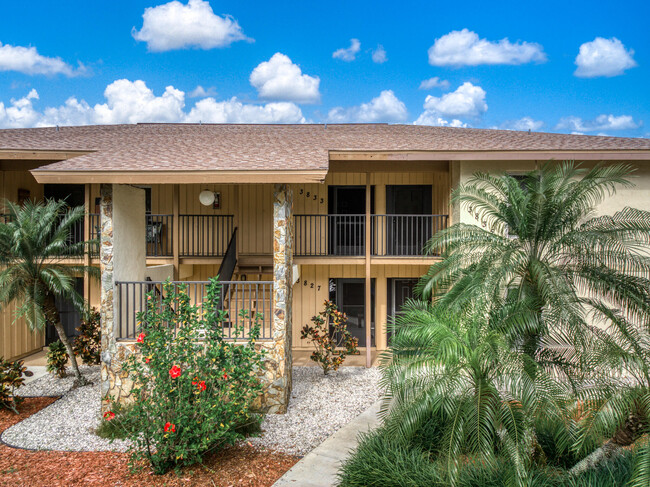 3833 Edgewater Dr in Sebring, FL - Foto de edificio - Building Photo