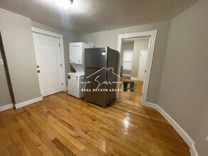 33 Algonquin St, Unit 2 in Boston, MA - Foto de edificio - Building Photo