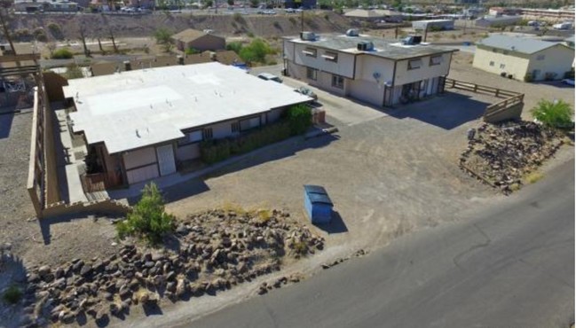 1567 Sierra Vista Dr in Bullhead City, AZ - Building Photo - Building Photo