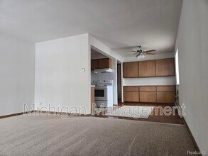 20231 Kelly Rd in Harper Woods, MI - Building Photo - Building Photo