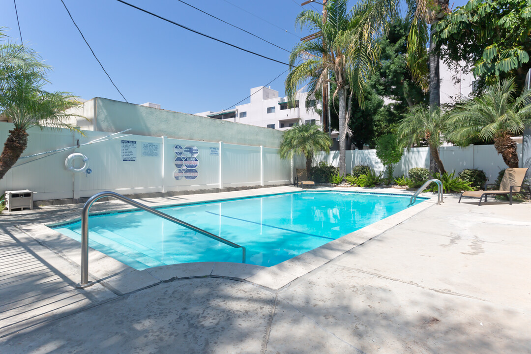 Bakman Apartments in North Hollywood, CA - Building Photo