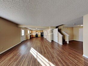 8327 Wanda Lake Dr in Indianapolis, IN - Foto de edificio - Building Photo