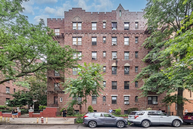 85-05 Elmhurst Avenue in Elmhurst, NY - Building Photo - Building Photo