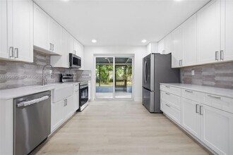 3548 SW 16th Ct in Fort Lauderdale, FL - Building Photo - Building Photo