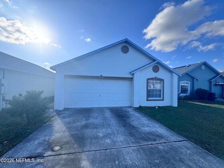 8440 Oak Crossing Dr W in Jacksonville, FL - Building Photo