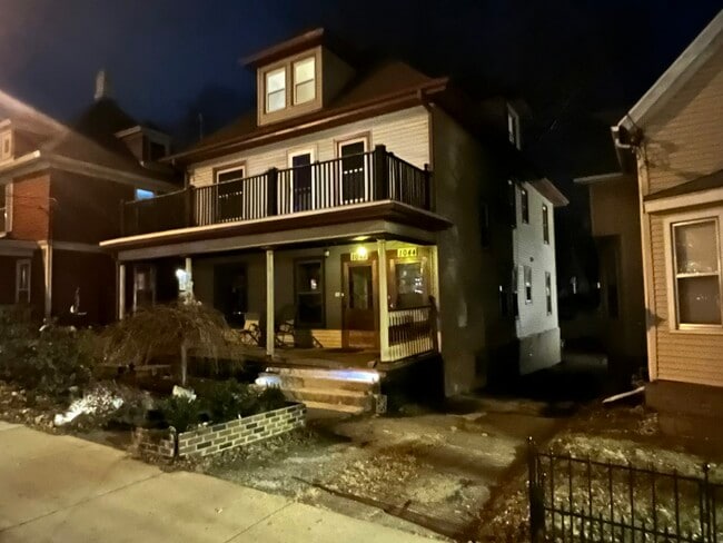 1042 E Gorham St in Madison, WI - Building Photo - Building Photo