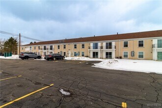 11 Robert Dr in Lancaster, NY - Building Photo - Building Photo
