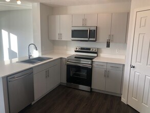 9810-9227 227 St NW in Edmonton, AB - Building Photo - Building Photo