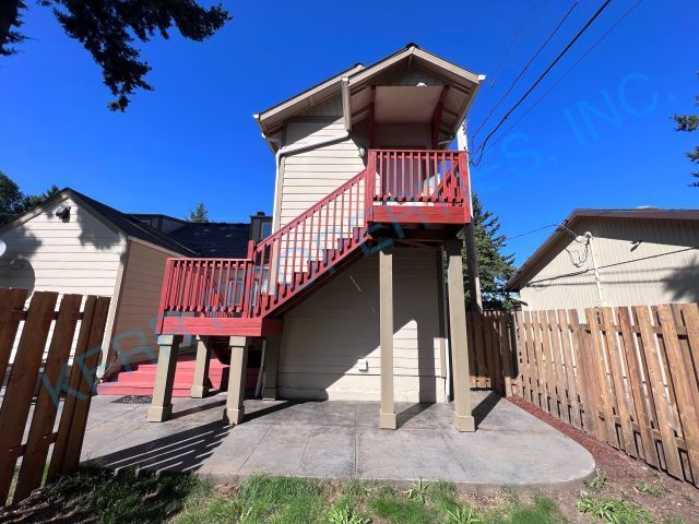 14530 SE Main St in Portland, OR - Building Photo