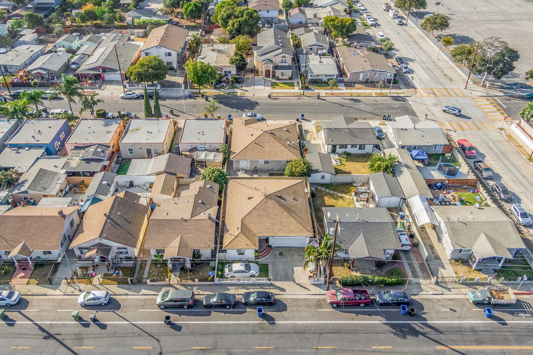 1057 McDonald Ave in Wilmington, CA - Building Photo