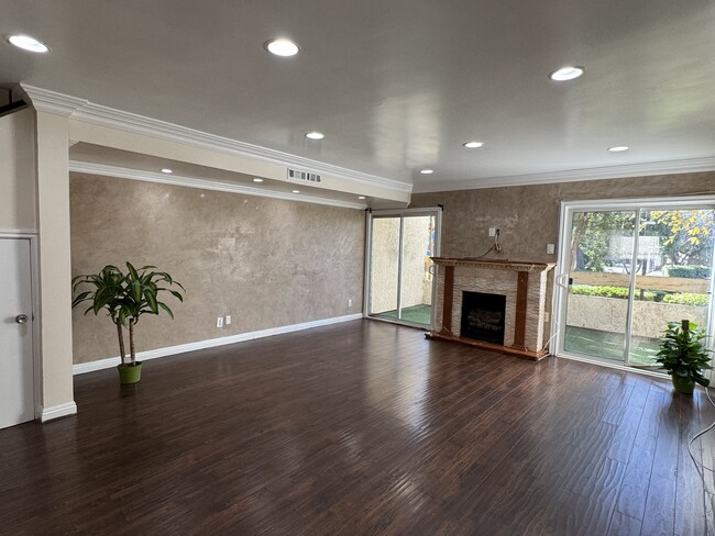 7631 Reseda Blvd, Unit 3700 Twana Drive #2 in Los Angeles, CA - Building Photo - Building Photo