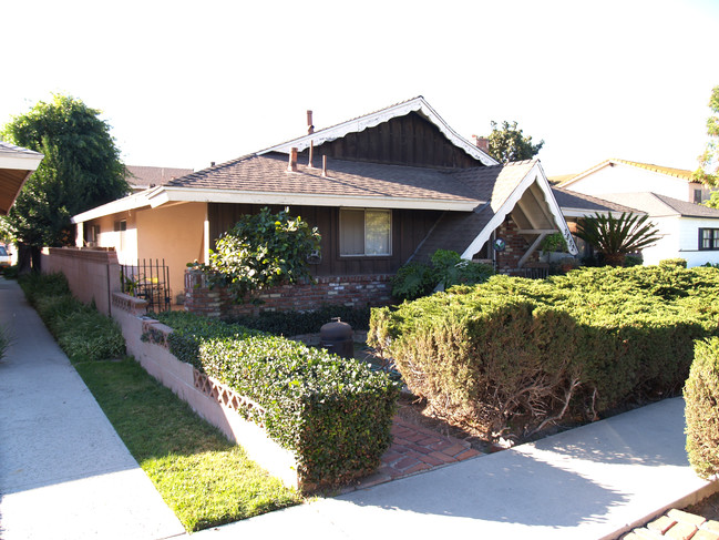 3832 Green Ave in Los Alamitos, CA - Building Photo - Building Photo