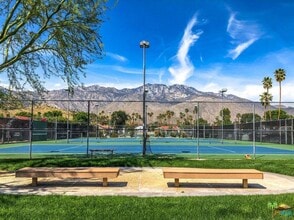 2350 E Miramonte Cir in Palm Springs, CA - Building Photo - Building Photo