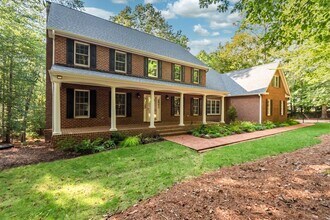 2523 Creek Ridge Ln in Chapel Hill, NC - Building Photo - Building Photo