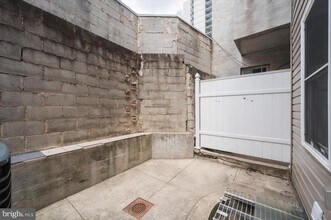 528 S 13th St in Philadelphia, PA - Building Photo - Building Photo