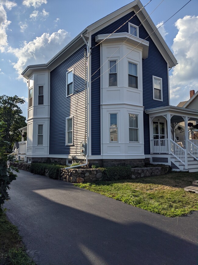 211 Adams St, Unit 2