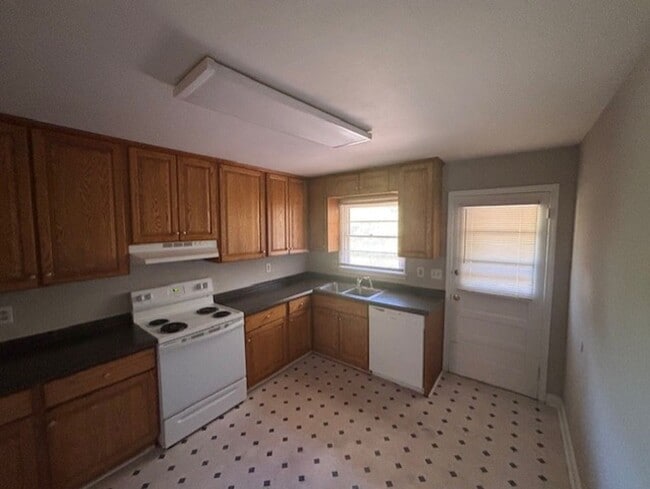 1529 Old Central Rd in Central, SC - Building Photo - Building Photo