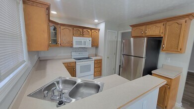 398 Deer Park Way in Mount Washington, KY - Building Photo - Building Photo