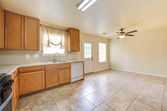 6422 Mildenhall Ct in Houston, TX - Building Photo - Building Photo