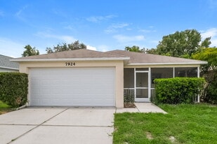 7924 Chadwick Dr in New Port Richey, FL - Building Photo