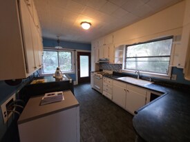 105 Locust St in Bryson City, NC - Building Photo