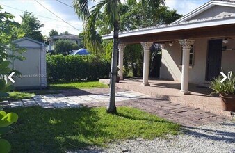 2400 SW 62nd Ave in Miami, FL - Building Photo - Building Photo