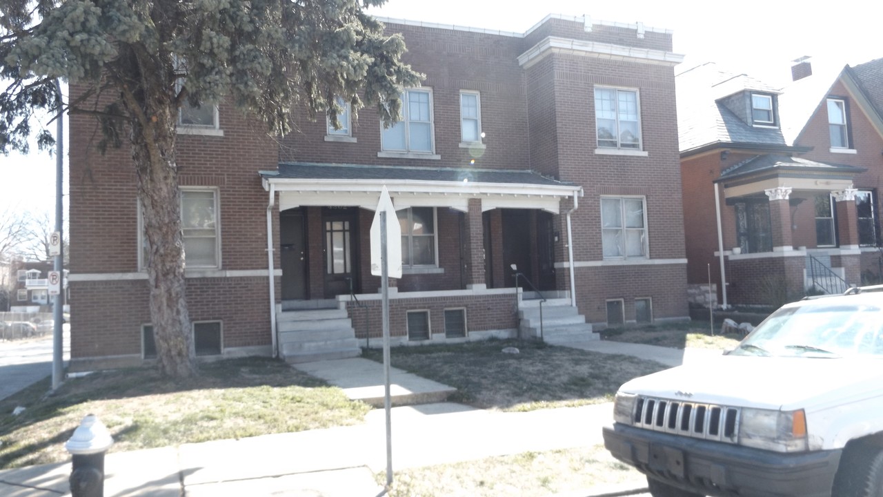 2680 S Compton Ave in St. Louis, MO - Building Photo