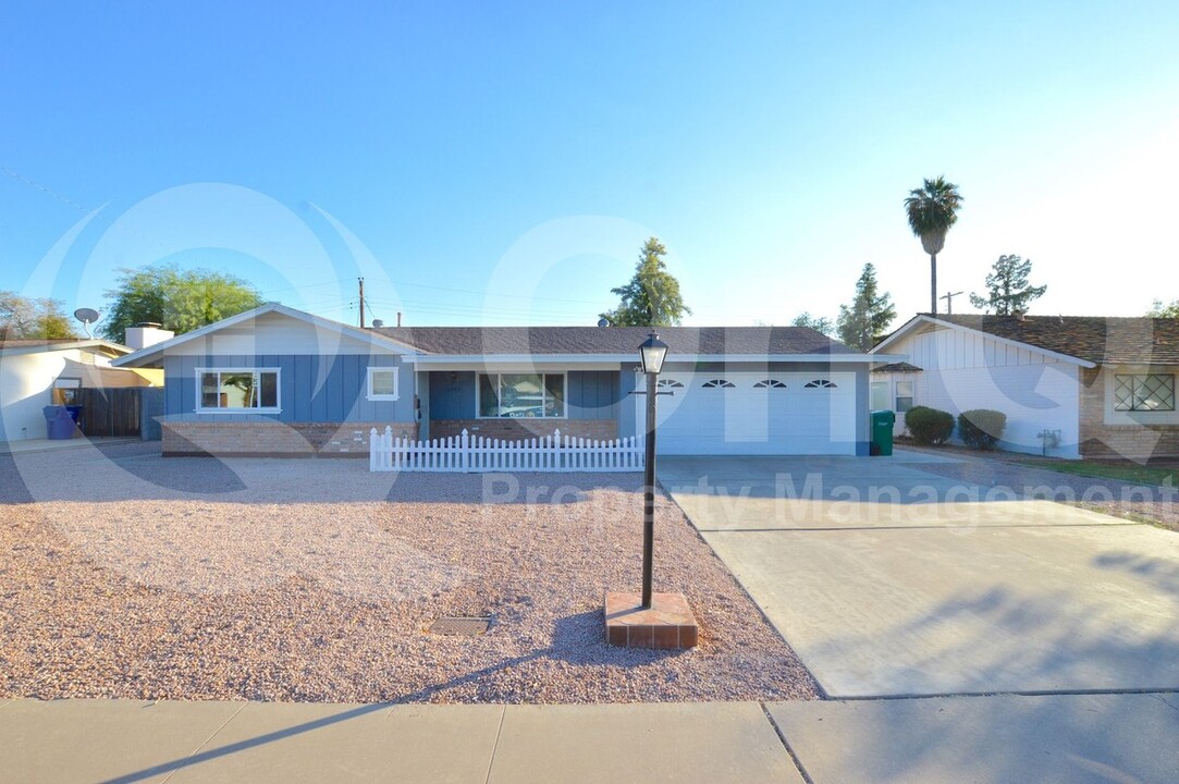 1305 E Downing St in Mesa, AZ - Building Photo