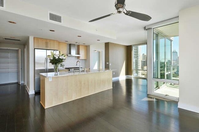 300 Bowie St in Austin, TX - Building Photo - Building Photo