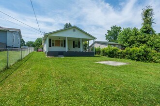 1306 E Chilhowie Ave in Johnson City, TN - Building Photo - Building Photo