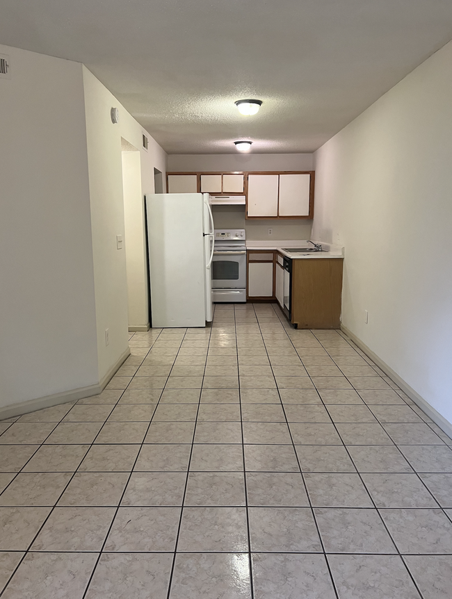 145 Lullwater Dr, Unit 102 in Wilmington, NC - Foto de edificio - Building Photo