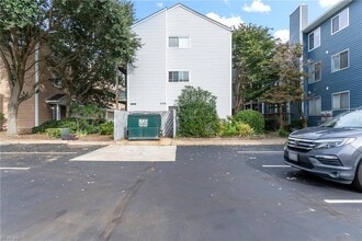 2316 Starfish Rd, Unit 102 in Virginia Beach, VA - Building Photo - Building Photo