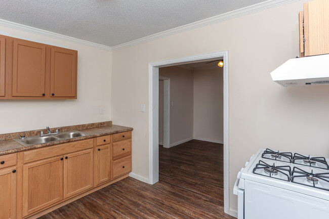 Historic Mobberly Neighborhood Fourplex in Longview, TX - Building Photo - Interior Photo