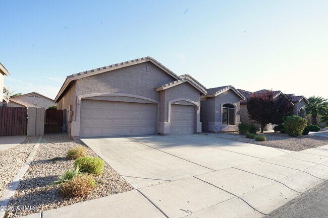7227 W Paradise Ln