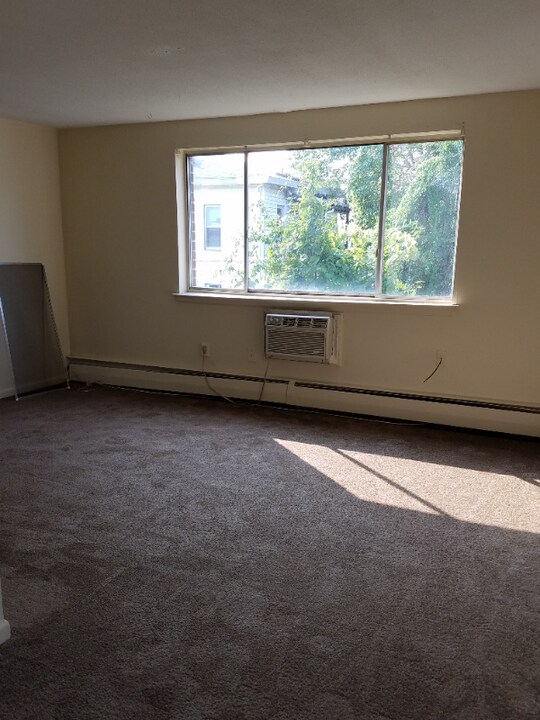 20 May St in Hartford, CT - Building Photo