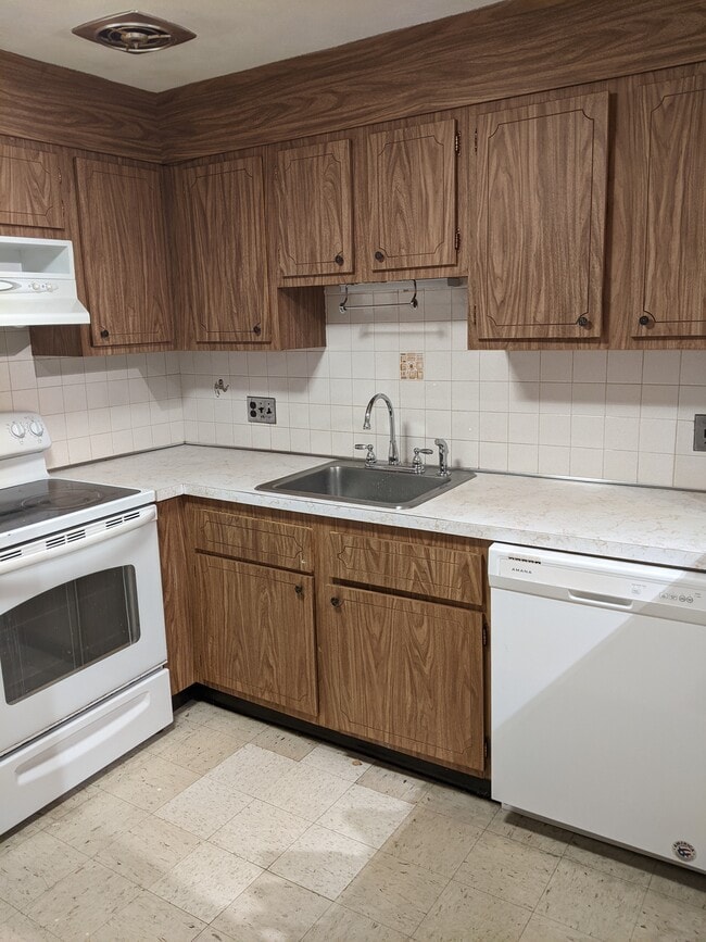 100 Summer St in Watertown, MA - Foto de edificio - Building Photo