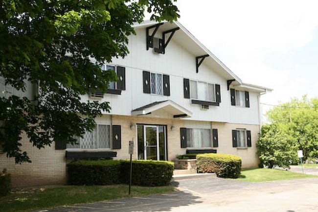 Westover Apartments in Milwaukee, WI - Building Photo - Building Photo