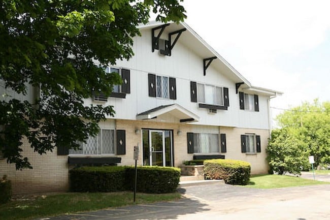 Westover Apartments in Milwaukee, WI - Foto de edificio - Building Photo