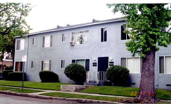 5001-5009 Denny Ave in North Hollywood, CA - Building Photo