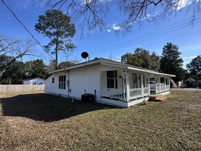 457 Bruce Ave in Defuniak Springs, FL - Building Photo - Building Photo