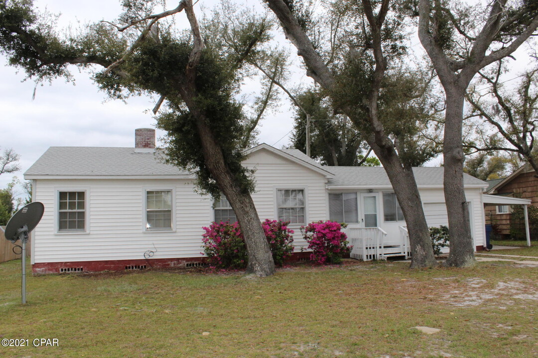 121 N Cove Terrace Dr in Panama City, FL - Building Photo