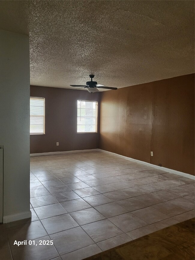 11607 Chimney Rock Rd in Houston, TX - Building Photo - Building Photo