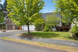 345 Timber Creek Dr in Sisters, OR - Building Photo - Building Photo