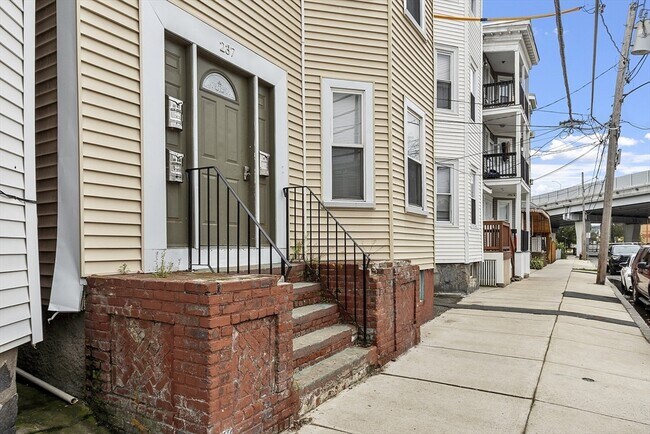 237 Walnut St in Chelsea, MA - Building Photo - Building Photo
