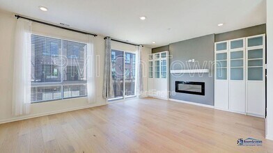 2326 Venture Dr in Schaumburg, IL - Building Photo - Building Photo