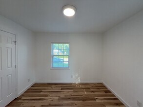 1202 Valley View Dr in Arlington, TX - Building Photo - Building Photo