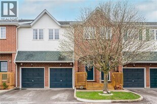 42 Green Valley Dr in Kitchener, ON - Building Photo